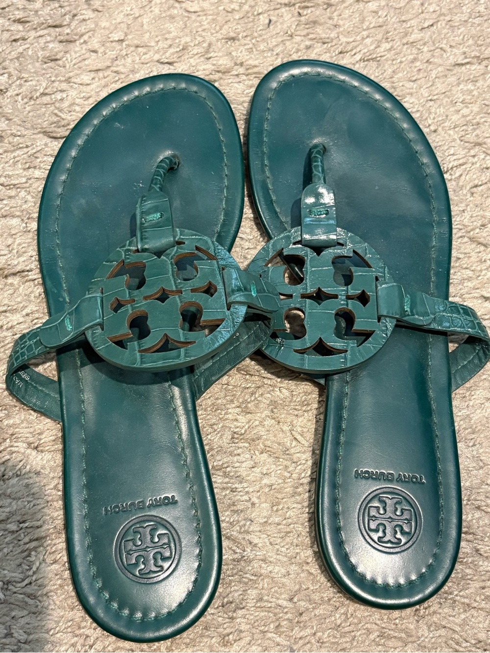 Tory Burch Forest Green Logo Cutout Leather Thong Sandals